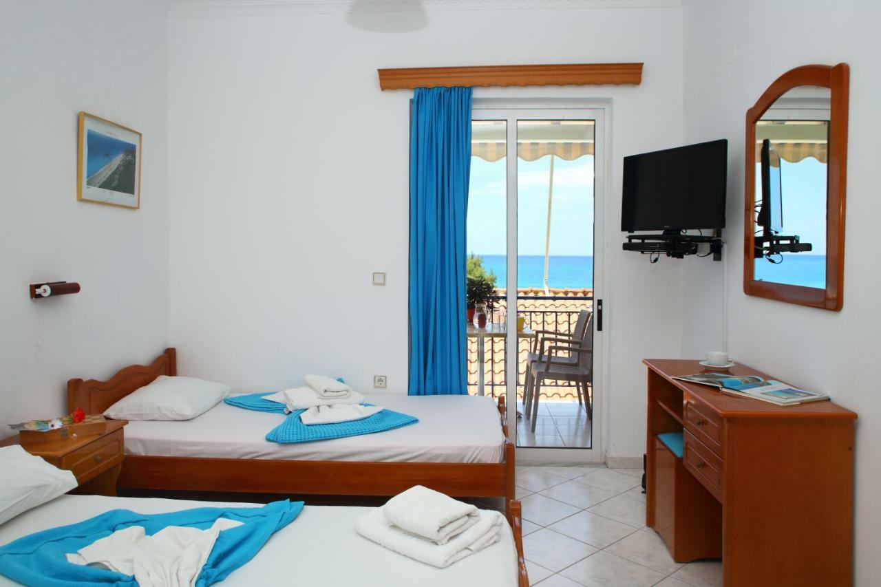 Theocharis Bros - Studios Apartments Áyios Nikítas Buitenkant foto