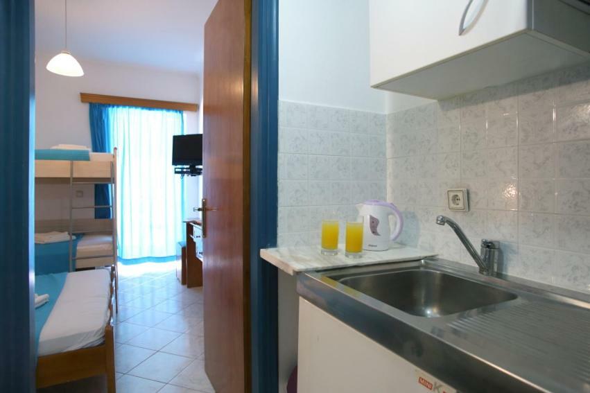 Theocharis Bros - Studios Apartments Áyios Nikítas Buitenkant foto